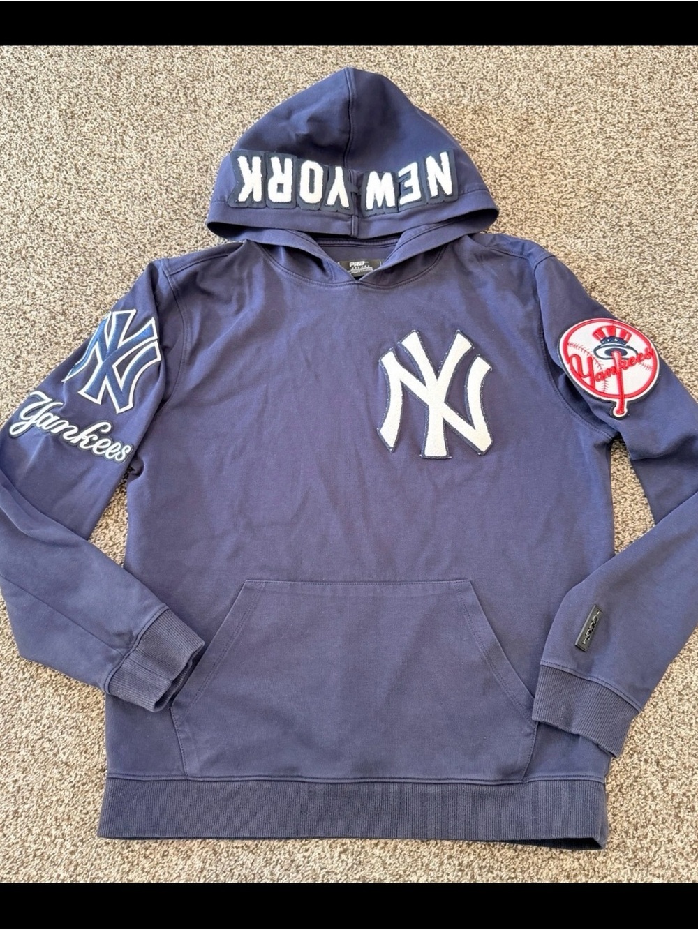 NWOT Pro Standard NY Yankees Navy Pullover Hoodie Unisex size Large (L)